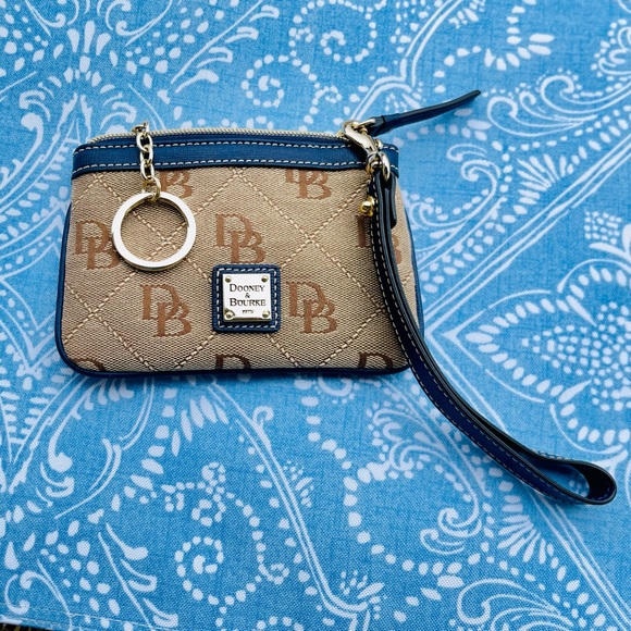 DOONEY & BOURKE Maxi Quilt Signature Medium Wristlet Wallet - Picture 9 of 9